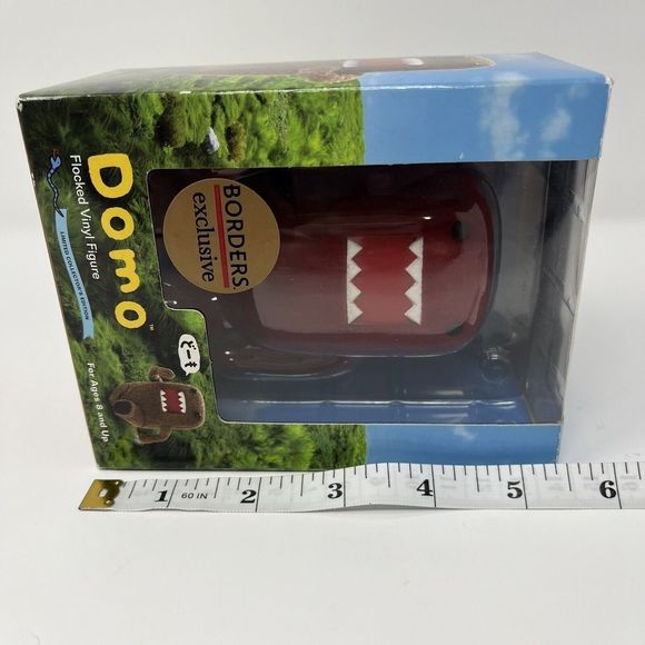 DOMO Ruby Red Flocked Vinyl Figure Darkhorse Borders Exclusive Collectible - Picture 7 of 8